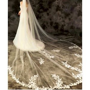 One-tier Lace Cathedral Bridal Veil - Ivory